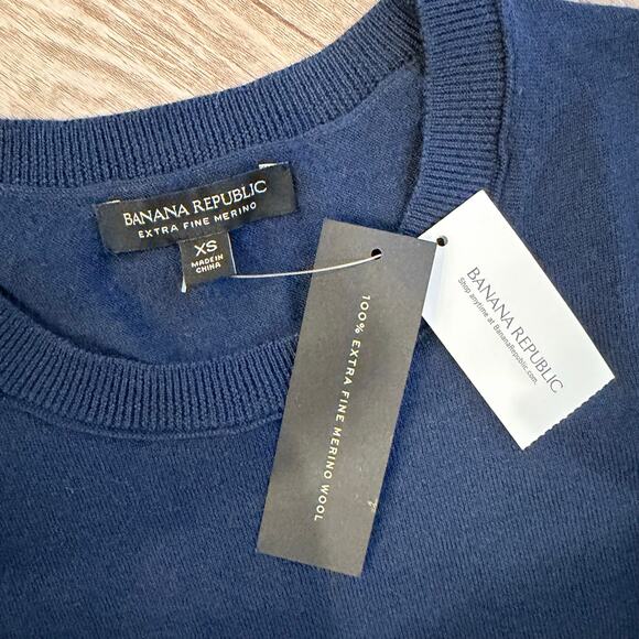 NWT Banana Republic Women’s Extra-Fine Merino Wool Crewneck Sweater Navy Size XS - Picture 4 of 9